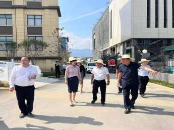 西乡县委副书记、县长王亚珍现场检查指导一馆一中心项目建设